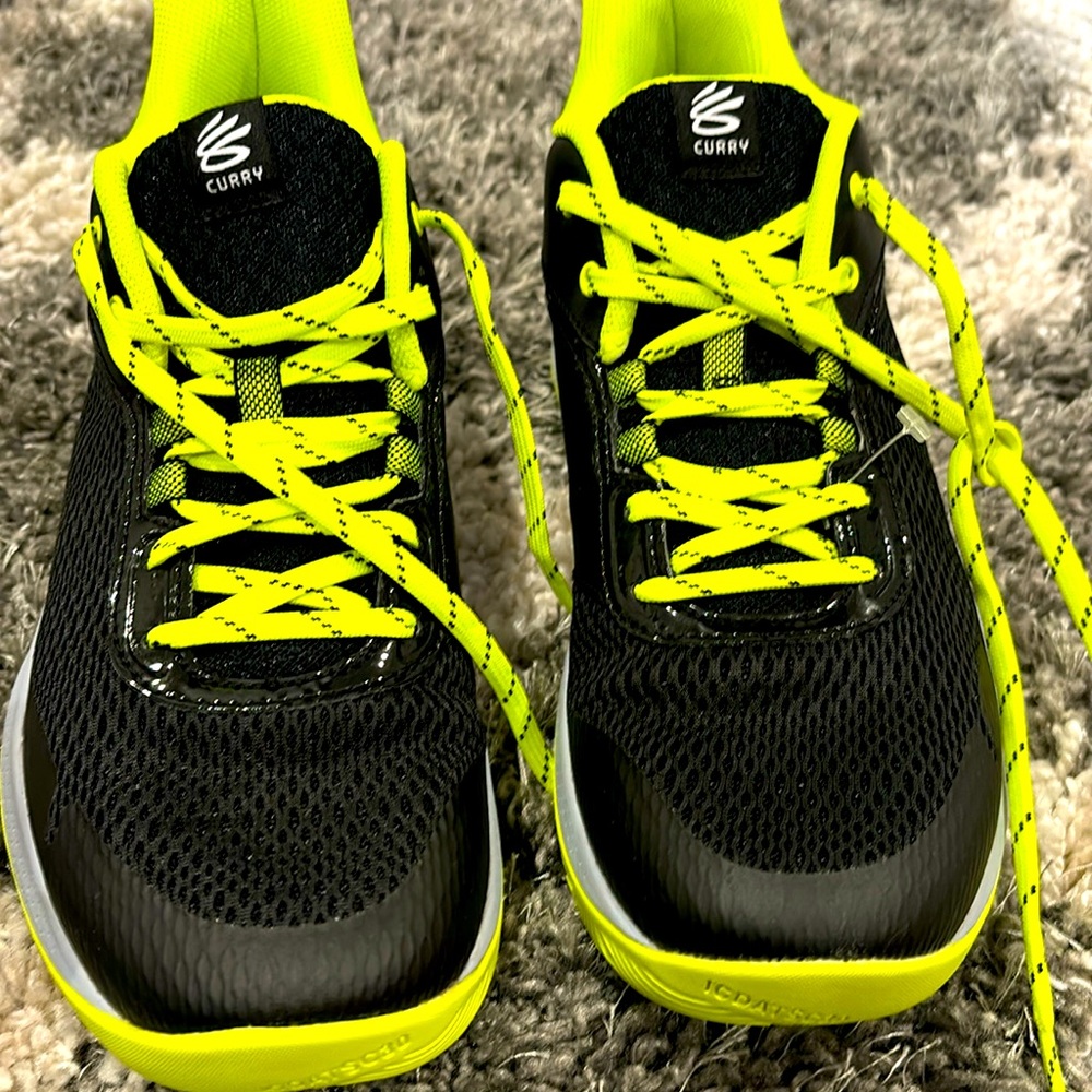 Brand new under armour curry basketball shoes